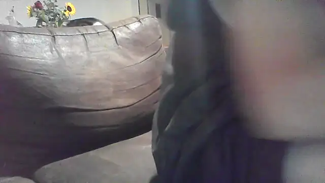 Snapshot of davv28 chatting on September 29, 4:52 am davv28 online show from September 29, 4:52 am