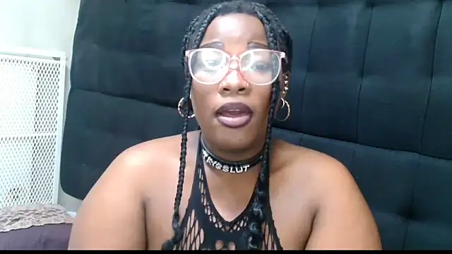 CurvyCocoxxx online show from February 5, 8:32 am