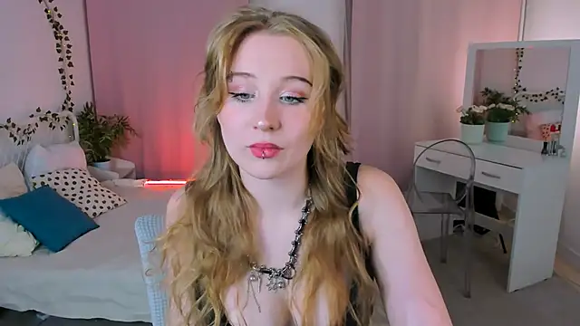 Snapshot of Astra_mluse chatting on September 25, 9:32 pm Astra mluse online show from September 25, 9:32 pm