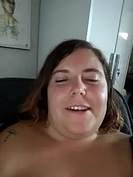 Snapshot of sasihasi98 chatting on July 10, 3:12 pm sasihasi98 online show from July 10, 3:12 pm