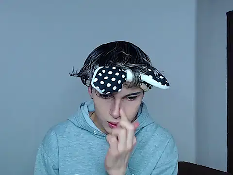 john vichenso online show from November 24, 9:37 pm