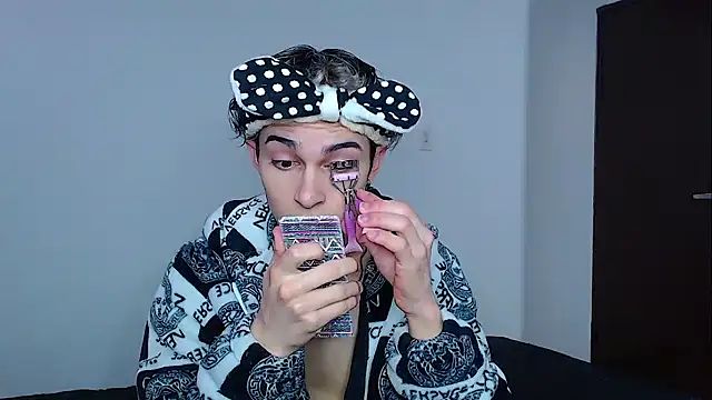 john vichenso online show from December 2, 10:00 pm