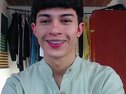 Snapshot of john_vichenso chatting on September 9, 9:35 pm john vichenso online show from September 9, 9:35 pm