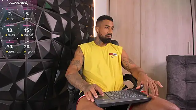Snapshot of OstinDaniels chatting on October 7, 10:33 pm OstinDaniels online show from October 7, 10:33 pm