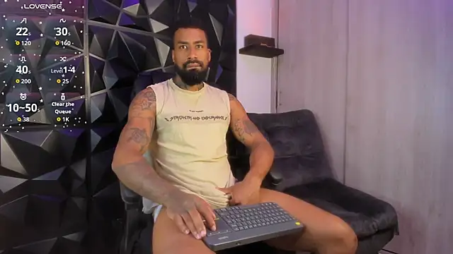 Snapshot of OstinDaniels chatting on September 11, 10:32 pm OstinDaniels online show from September 11, 10:32 pm