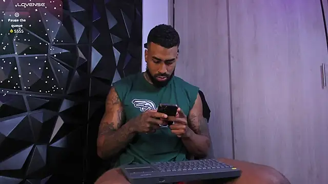 Snapshot of OstinDaniels chatting on October 9, 10:21 pm OstinDaniels online show from October 9, 10:21 pm