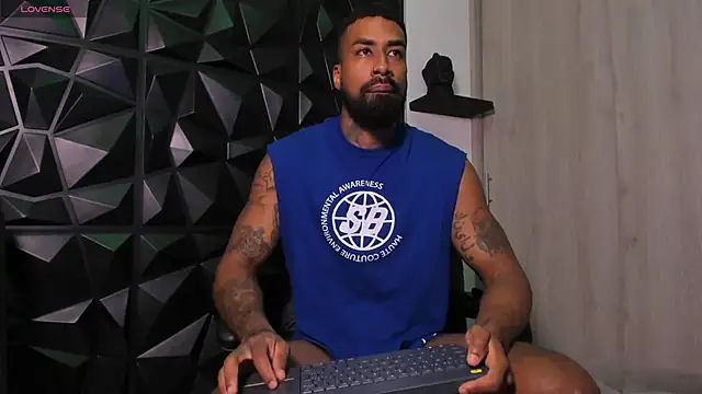 Snapshot of OstinDaniels chatting on October 31, 10:16 pm OstinDaniels online show from October 31, 10:16 pm