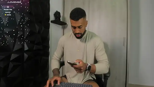 Snapshot of OstinDaniels chatting on February 20, 10:01 pm OstinDaniels online show from February 20, 10:01 pm