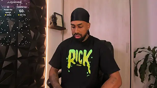 Snapshot of OstinDaniels chatting on January 10, 11:11 pm OstinDaniels online show from January 10, 11:11 pm