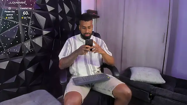Snapshot of OstinDaniels chatting on September 12, 10:09 pm OstinDaniels online show from September 12, 10:09 pm