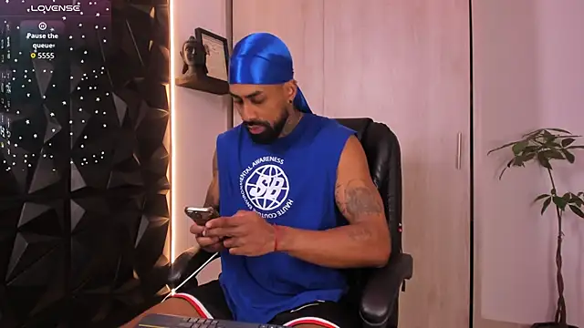 Snapshot of OstinDaniels chatting on January 15, 8:12 pm OstinDaniels online show from January 15, 8:12 pm