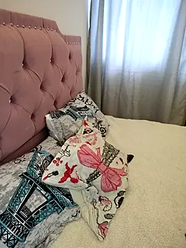 Snapshot of sarah_lark_ chatting on October 1, 12:20 pm sarah lark online show from October 1, 12:20 pm
