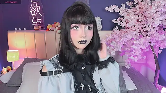 Shizuko  online show from June 10, 9:05 pm