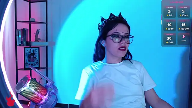 Snapshot of girldom chatting on November 19, 5:13 pm girldom online show from November 19, 5:13 pm