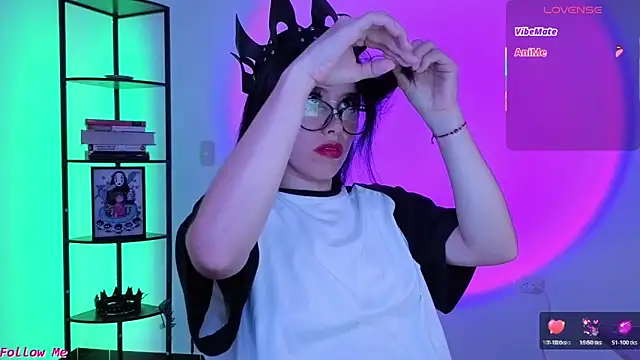 girldom online show from March 20, 3:35 pm
