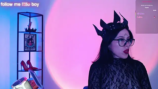 girldom online show from January 10, 8:48 pm