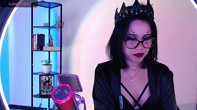 girldom online show from October 14, 4:29 pm