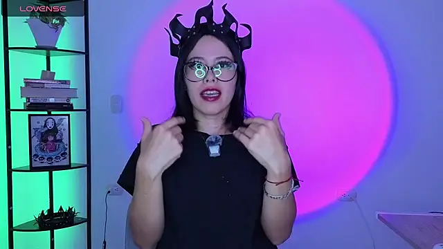 girldom online show from May 21, 4:48 pm