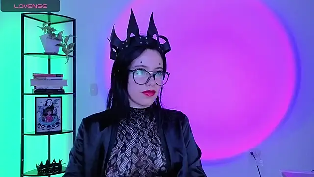 girldom online show from March 12, 4:11 pm