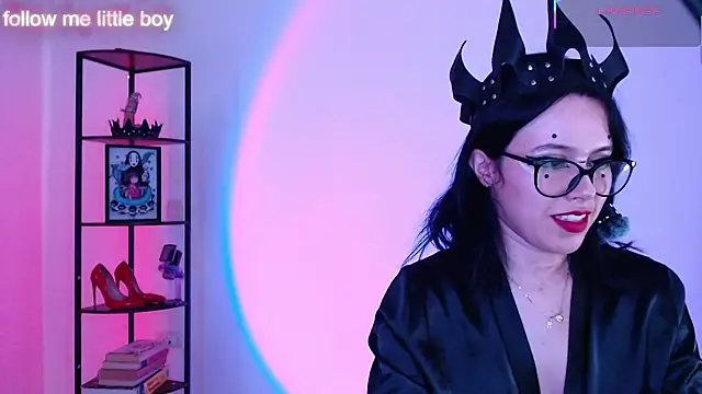 girldom online show from January 14, 9:40 pm