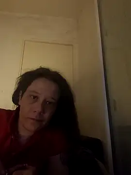 Snapshot of zeousseelphie chatting on April 28, 2:27 am zeousseelphie online show from April 28, 2:27 am
