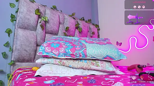 Snapshot of Alhara_Luna chatting on November 1, 9:52 pm Alhara Luna online show from November 1, 9:52 pm