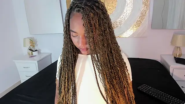 Michelle Lewis  online show from April 13, 7:40 pm