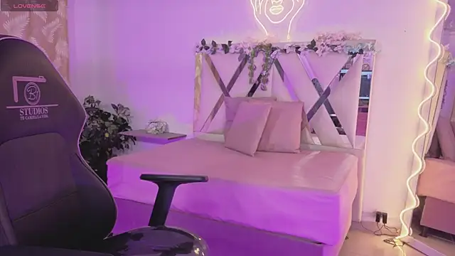 ZURY TAY online show from May 30, 3:24 am