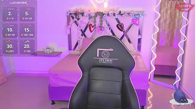 Snapshot of ZURY_TAY chatting on October 5, 11:34 am ZURY TAY online show from October 5, 11:34 am