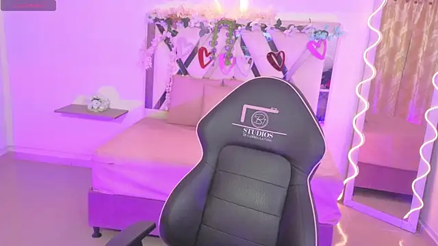 Snapshot of ZURY_TAY chatting on October 3, 11:56 am ZURY TAY online show from October 3, 11:56 am