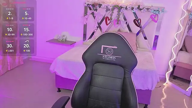 Snapshot of ZURY_TAY chatting on October 27, 11:33 am ZURY TAY online show from October 27, 11:33 am