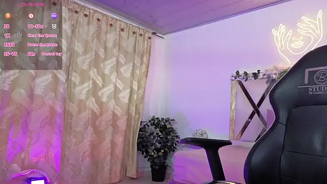 ZURY TAY online show from May 9, 11:46 am