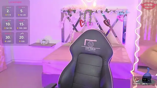 Snapshot of ZURY_TAY chatting on October 6, 11:44 am ZURY TAY online show from October 6, 11:44 am