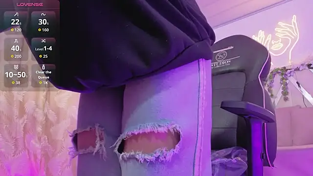 ZURY TAY online show from March 9, 11:58 am