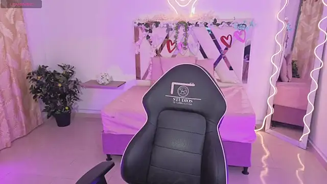 Snapshot of ZURY_TAY chatting on November 15, 11:58 am ZURY TAY online show from November 15, 11:58 am