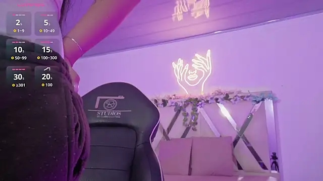 ZURY TAY online show from March 20, 11:44 am