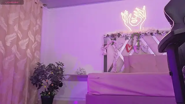 Snapshot of ZURY_TAY chatting on November 10, 11:37 am ZURY TAY online show from November 10, 11:37 am