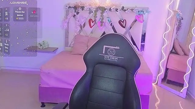 Snapshot of ZURY_TAY chatting on September 27, 11:38 am ZURY TAY online show from September 27, 11:38 am