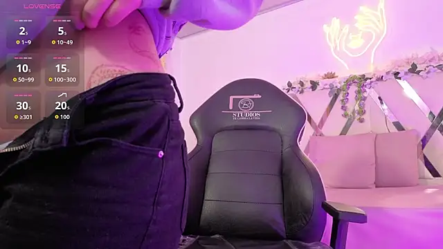 ZURY TAY online show from March 11, 11:48 am