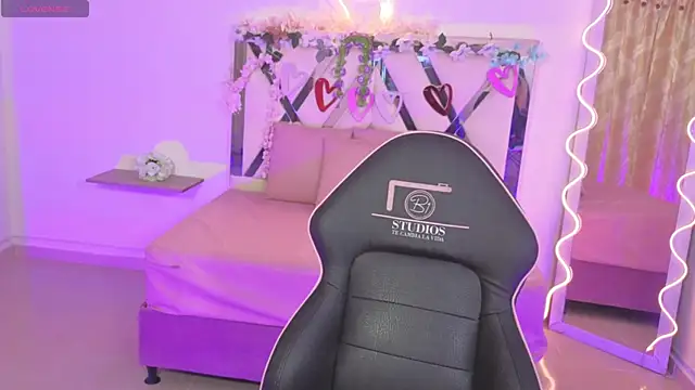 Snapshot of ZURY_TAY chatting on October 2, 11:35 am ZURY TAY online show from October 2, 11:35 am