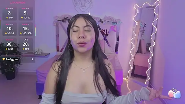 ZURY TAY online show from January 9, 11:50 am