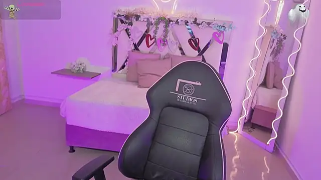 Snapshot of ZURY_TAY chatting on October 30, 11:41 am ZURY TAY online show from October 30, 11:41 am