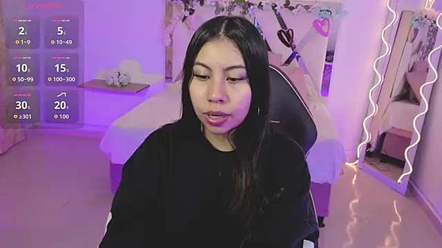 Snapshot of ZURY_TAY chatting on October 18, 11:56 am ZURY TAY online show from October 18, 11:56 am