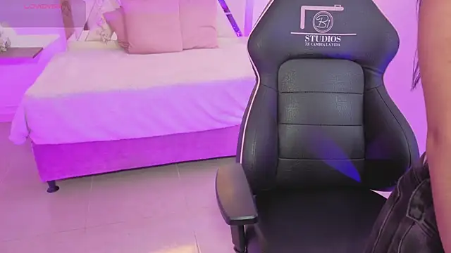 Snapshot of ZURY_TAY chatting on October 25, 11:42 am ZURY TAY online show from October 25, 11:42 am