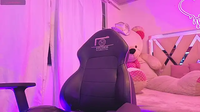 ZURY TAY online show from May 20, 3:47 am