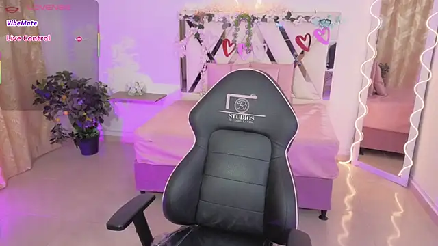 Snapshot of ZURY_TAY chatting on November 7, 11:48 am ZURY TAY online show from November 7, 11:48 am