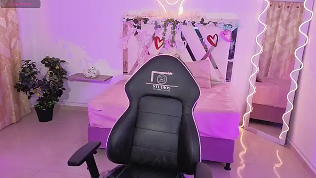 Snapshot of ZURY_TAY chatting on November 11, 11:38 am ZURY TAY online show from November 11, 11:38 am