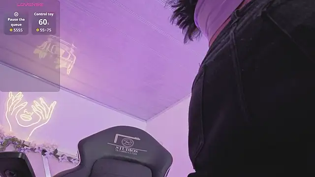 ZURY TAY online show from March 6, 11:38 am