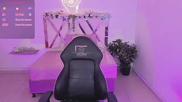 ZURY TAY online show from March 26, 11:52 am