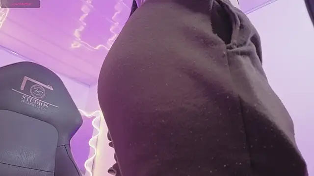 ZURY TAY online show from April 15, 11:49 am